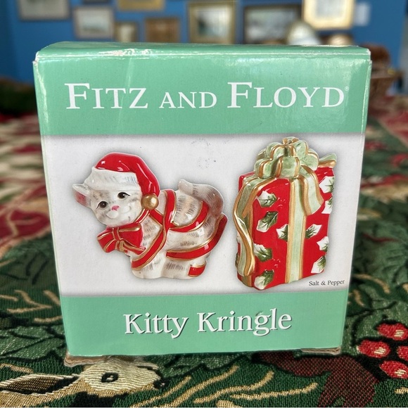 Fitz & Floyd Kitty Kringle Salt and Pepper Shaker Set - Picture 9 of 9